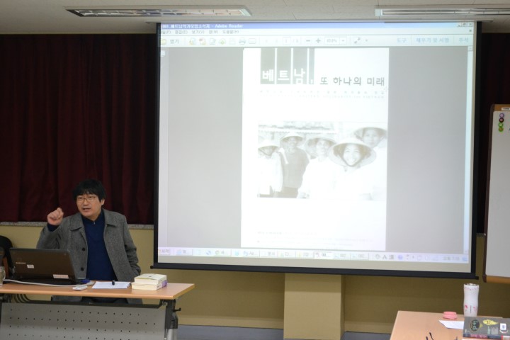 16.3.14 아래로부터의 세계문학_고영직 메인 이미지